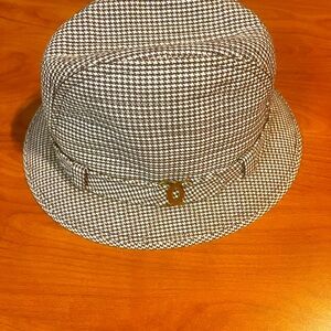 Stylish Houndstooth Bucket Hat